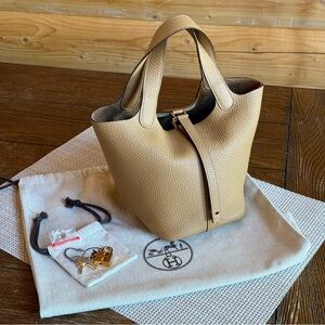 Picotin 18 Clemence GHW - Biscuit - Excellent condition!